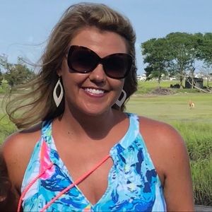 Meet your Posher, April